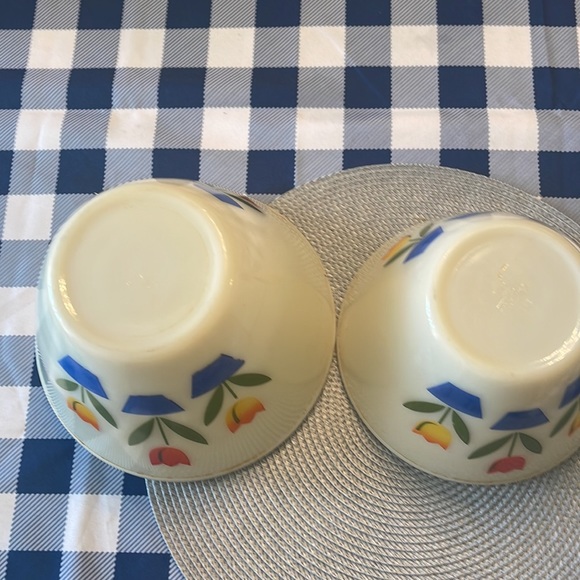 Set of 2 Fire King Oven Bowls - Picture 2 of 6